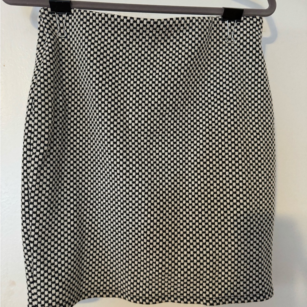 Loft Women's Black and White Printed Skirt Size Medium